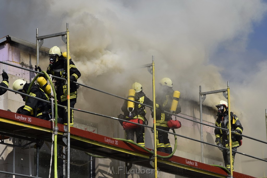 Dachstuhlbrand Koeln Poll Geislarerstr P266.JPG - Miklos Laubert